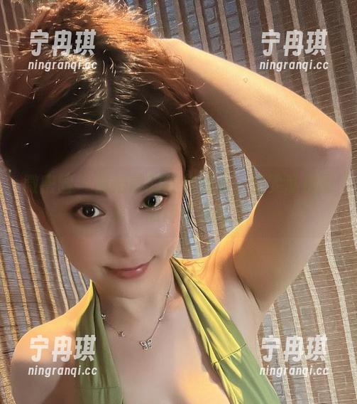 奶雯 微密圈 - 烈焰般的红色战衣,奶雯私拍图集,热得有点过分