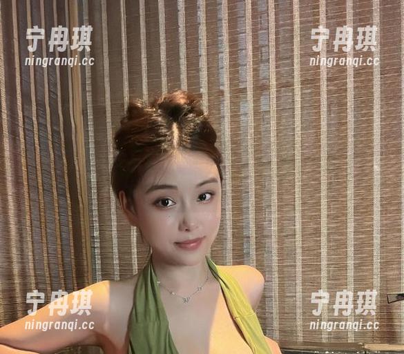 微密圈 - 奶雯写真之兔女郎篇：在镜头前，难道你就不能换身衣服？