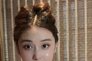 微密圈 – 奶雯的灰丝写真:这姿态,绝妙得让我考虑是不是要学“摆pose”了。