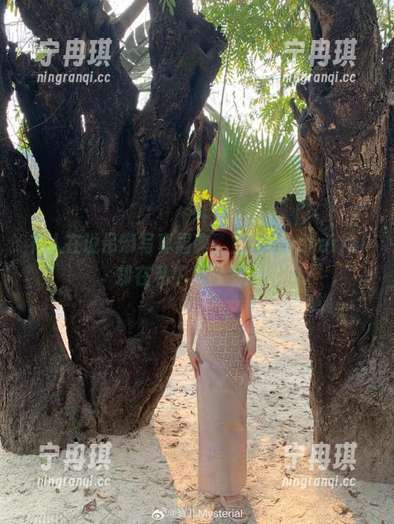 宝儿mysterial 有人在说吊带写真显胸,宝儿mysterial却在私拍里显气质!