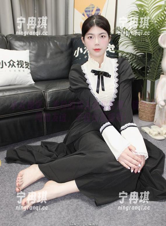 小众视觉-米拉 小众视觉 - 米拉的双人私拍合集:镜头之间的友谊,不仅仅是搭档!