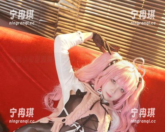 小和甜酒 为啥小和甜酒骑马能让人想起童话里的猎人?原图下载后我就慢慢思考。