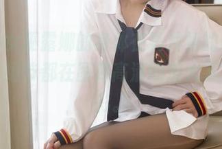 哇,小女巫露娜的身体在亮片裙的映衬下,每个细节都在图库高清的放大下更加精彩。