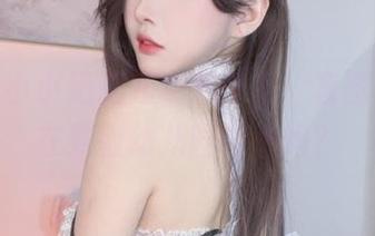 更新！小小奶瓶儿穿连体衣，套图里难道在致敬幼儿园时光吗？