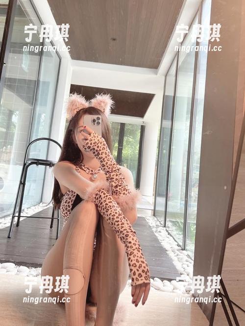 小玉吃果冻 微密圈 - 在办公室绘影:小玉吃果冻在线高清,随便拍拍也好看。