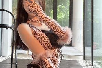微密圈 – 网盘里惊现小玉吃果冻的紫色上衣合集,开启了一场色彩的小时光旅行!