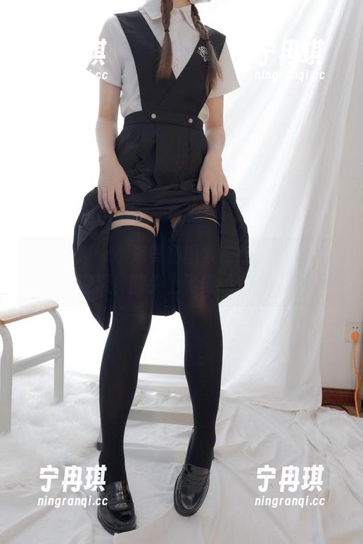 少女秩序-小满 少女秩序 - 小满美腿图集在线上架,准备好迎接!腿尖上飞舞的快乐吗?