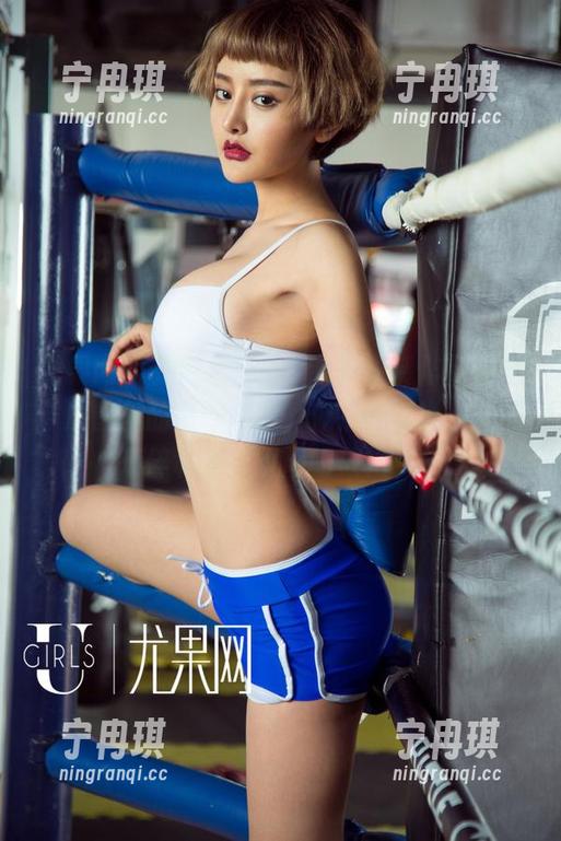 尤果网-南湘baby 尤果网 - 在南湘baby的职业装作品集中,原图里的微妙表情,似乎在诉说一天的琐碎和那一瞬间的放松啊。
