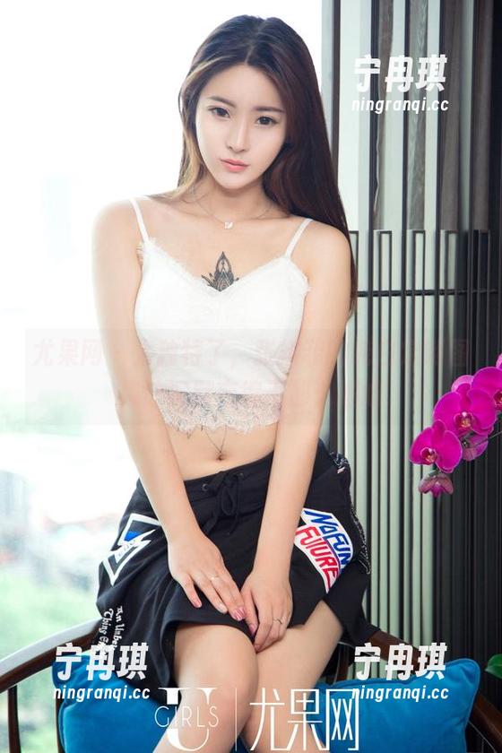 尤果网-张栩菲 尤果网 - 太独特了,张栩菲的纯白定制图集让沉默变得不那么尴尬