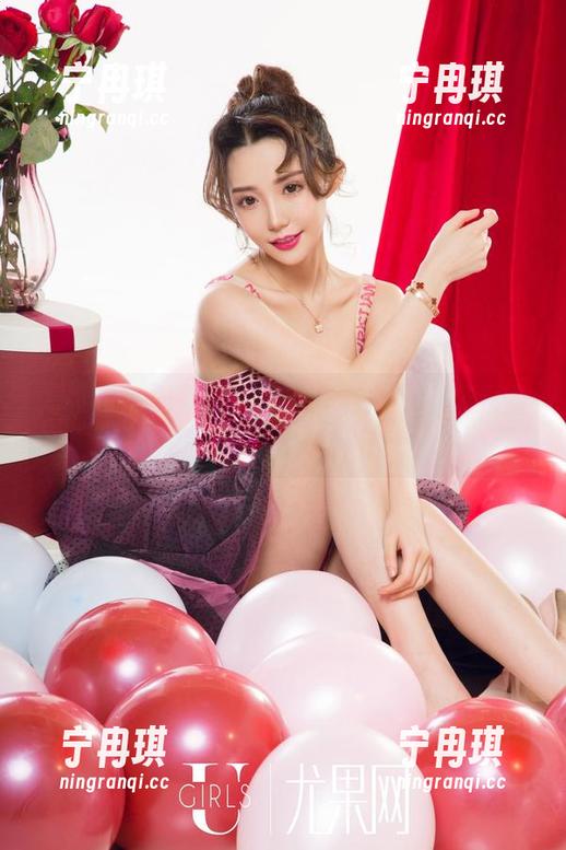 尤果网-田慕儿 尤果网 - 田慕儿的睡衣精神:原图里透着懒散的美好