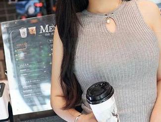 尤蜜荟 – 大奶牛出现了,礼服合集中无圣光的气息,瞬间让人安静下来。
