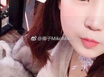 白色美图,御子Yumiko说这是个让人不敢吃巧克力的地方,下载之后你敢试试吗?
