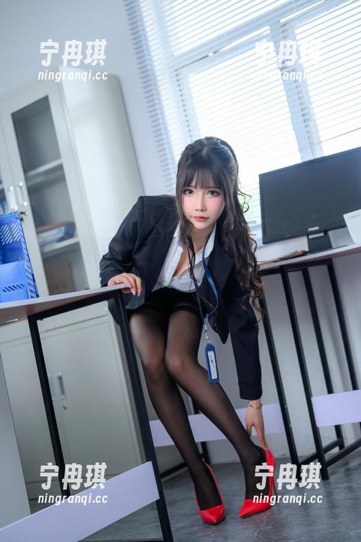 我也想在线抱走莫子，干脆把金牛送福的作品搬家吧！