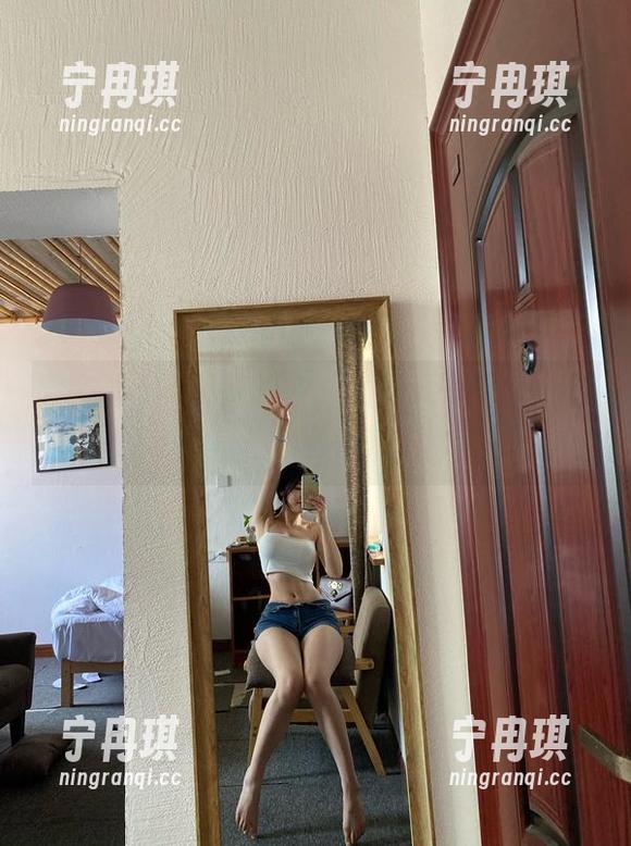 文茜cool 微密圈 - 作品集当中,文茜cool天使降临了,精选的每一张画都是一种超现实。