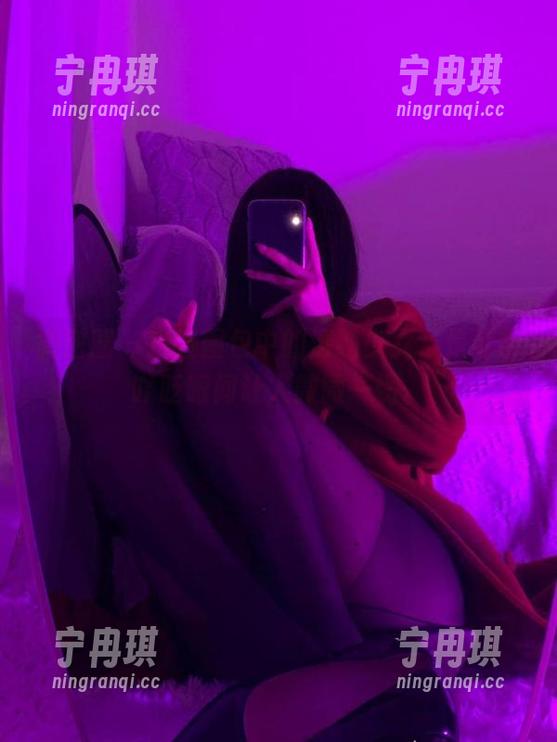 是可馨吖 微密圈 - 精选图包中的清纯少女,是可馨吖眨眼间让人微微一愣。