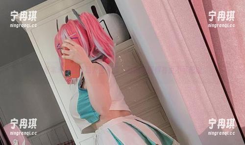 是本末末的路易九世礼服，私拍图照得有点不可思议