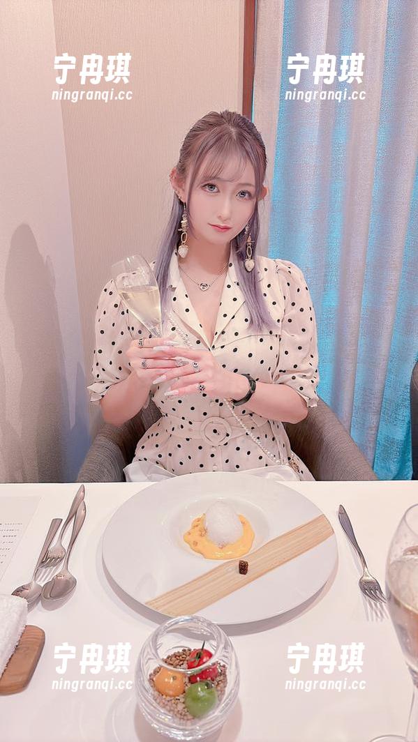 月城委员会 小白也能试试月城委员会的皮衣造型,原图和下载一应俱全,别辜负这好时光!