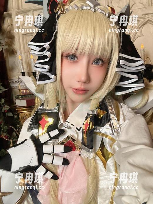 阅读图册，寻找杨衣yangyi和那一缕黑丝的失落之旅