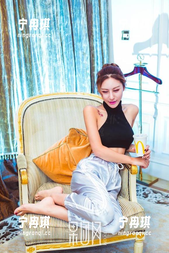 果团网 - 妲己_Toxic与女仆：无光的美图撩动心弦