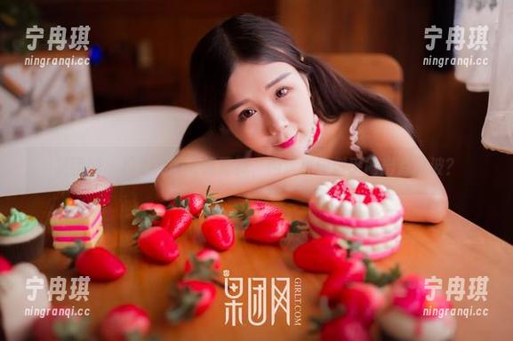 果团网 - 松果儿的红裙写真，网盘那边似乎闹出点风波？