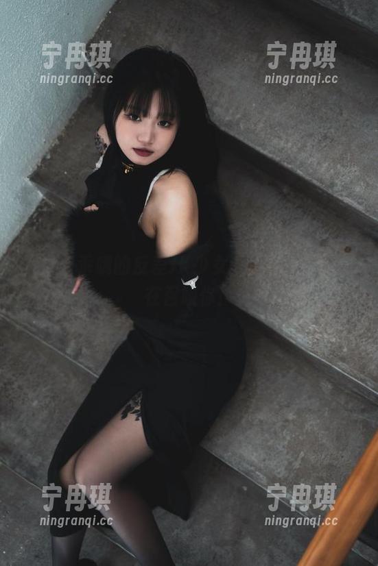 柒柒要乖哦的反差JK少女，总有一些壁纸在召唤你！