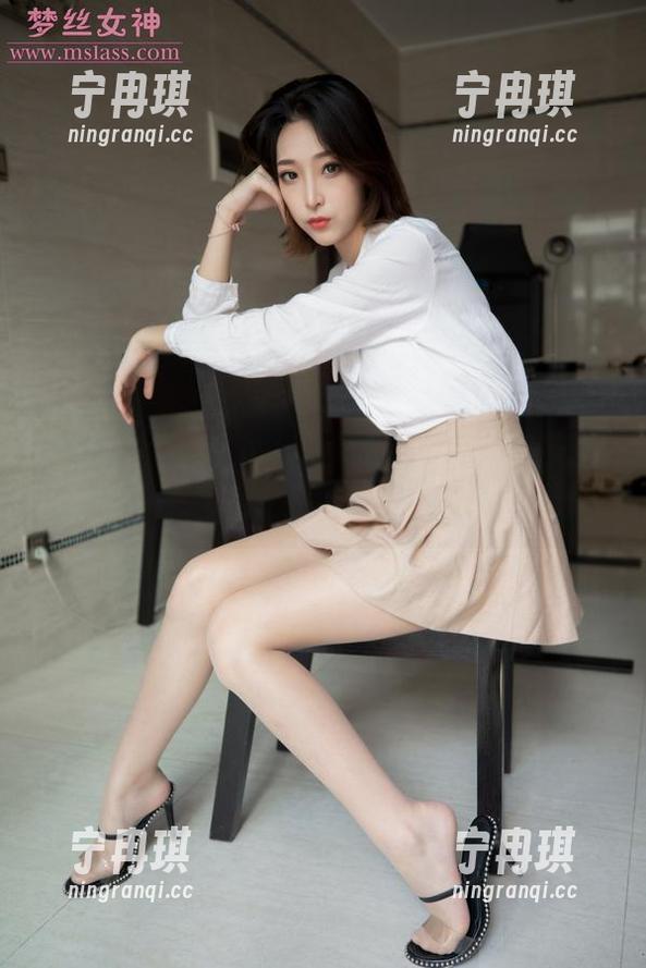梦丝女神-乔儿 梦丝女神 - 着迷乔儿户外高清作品,记得拍拍自己的小心脏,不要炸掉