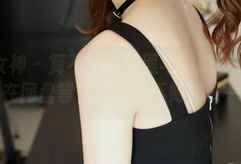 梦丝女神 – 算不算时尚黑马?璇璇的小黄鸭帽在网盘等你,下载不如先试一试!