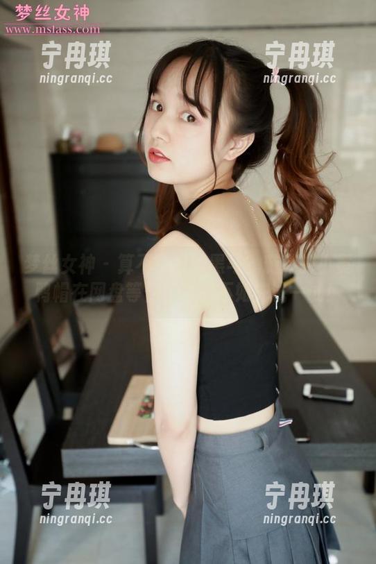 梦丝女神-璇璇 梦丝女神 - 算不算时尚黑马?璇璇的小黄鸭帽在网盘等你,下载不如先试一试!