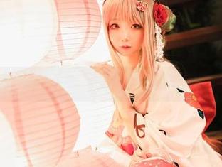 楚楚子w在礼服里闪现，可能是cos资源搬运工在线工作？