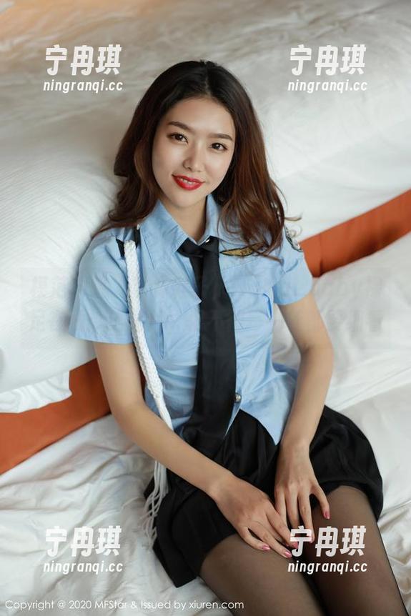 模范学院-NaNa_baby 模范学院 - 拿掉鞋子,NaNa_baby裸足在线:这图片,恨不得每一帧都要细看