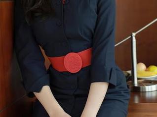 模范学院 – 看艾莉Evelyn的可爱写真,想一想我和她的距离,啧…