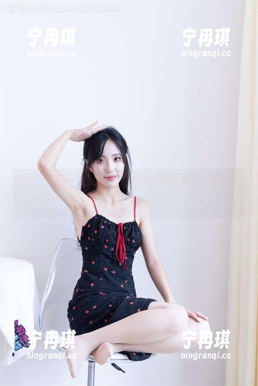 物恋传媒-小竹 物恋传媒 - 听说小竹在私拍原图中抓到了花开的“尴尬”