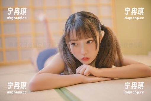 白易子教主 诡谲又可爱的白易子教主黑猫写真集,分享给喜欢的小伙伴们吧!