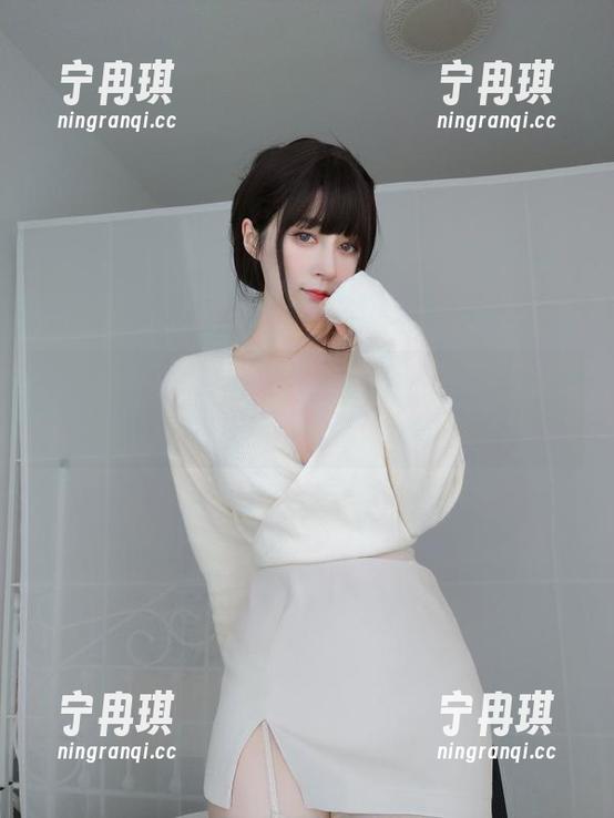 白银81 最新图册:白银81的女仆小兔子,似乎走出二次元了?