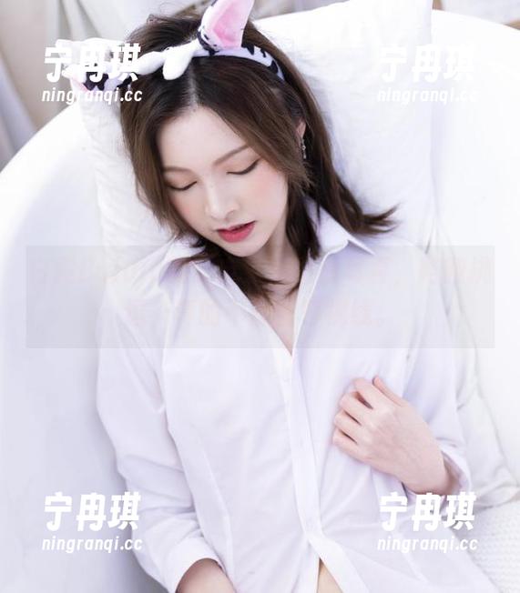 白露Bululu的女友系列高清写真，略微挑逗，真的不想转移视线。