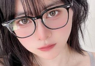 免费欣赏:眼酱大魔王w的30d黑丝,腰腿摆姿势的那种,心头一震!