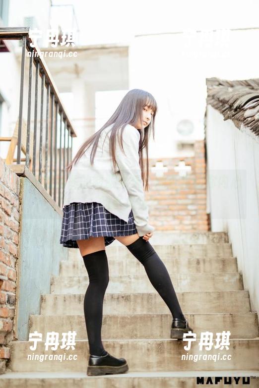 神乐坂真冬 神乐坂真冬的制服全集,能否搅动你内心的小火花?