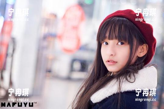 神楽坂真冬的肉丝写真，恍惚间快要拍出饭香！