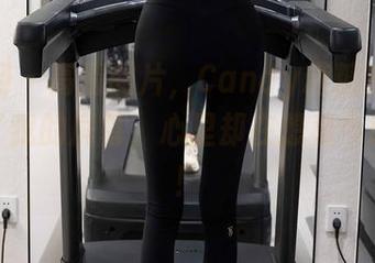 秀人网 – 高清图片，Candy糖糖的红裙铺满了我的屏幕，心里却在想着今晚吃啥！