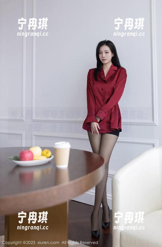 秀人网-可可芝 秀人网 - 可可芝的少女作品,仿佛在说:‘来呀,快来获取我的魔法气息!’