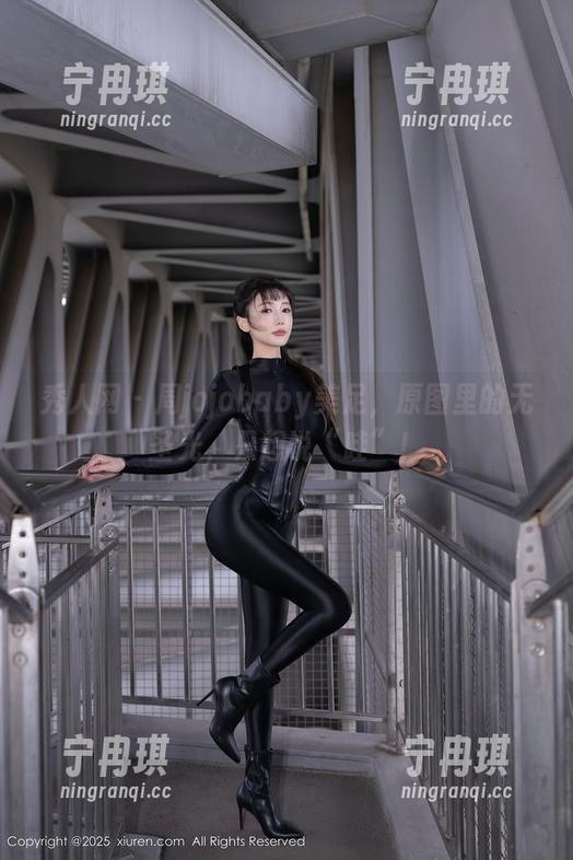 秀人网-周jojobaby 秀人网 - 周jojobaby美足,原图里的无圣光,只想说“哇”!