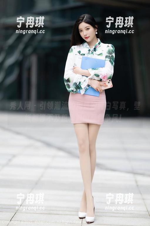 秀人网-周慕汐 秀人网 - 引领潮流的周慕汐纯白写真,壁纸都等不及想和别的颜色争风!