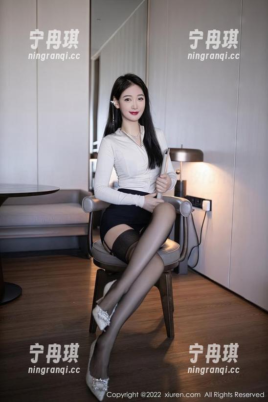 秀人网 - 黑丝吊裙+私拍=周慕汐fairy的美图合集，好想问她颜值是不是打了鸡血！