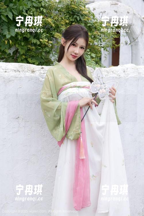 秀人网-星小兔Meetu 秀人网 - 星小兔Meetu的夏季分享,图库里的清新似乎透出一丝糖果味儿。