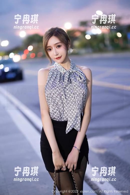 秀人网-是小逗逗 秀人网 - 是小逗逗与和服图集的绳索,左摇右摆的优雅