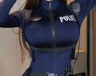 秀人网 – 柚琪Rich的无圣光写真:在套装的包围下,她被隐藏了吗?