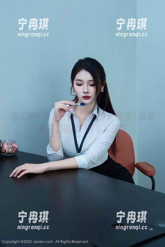 秀人网-温妮 秀人网 - 身姿轻盈的温妮:随便找个树就能拍出这组户外写真图册