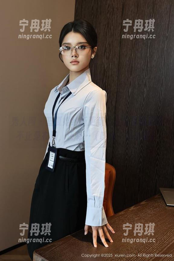 秀人网-蓝夏 秀人网 - 蓝夏婚纱新更新,套图里藏着的不止是衣服,还有…(咳咳,你来猜)