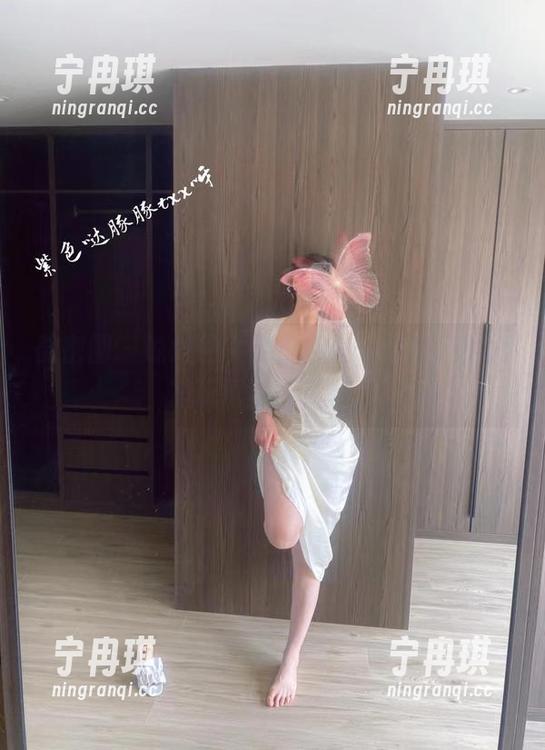 微密圈 - 说好的紫色私房照，结果被童小芯玩得不知所措。