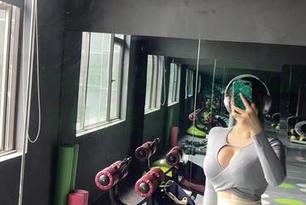 微密圈 – 开启童小芯的体操服之旅，原图与图包摩擦出的火花